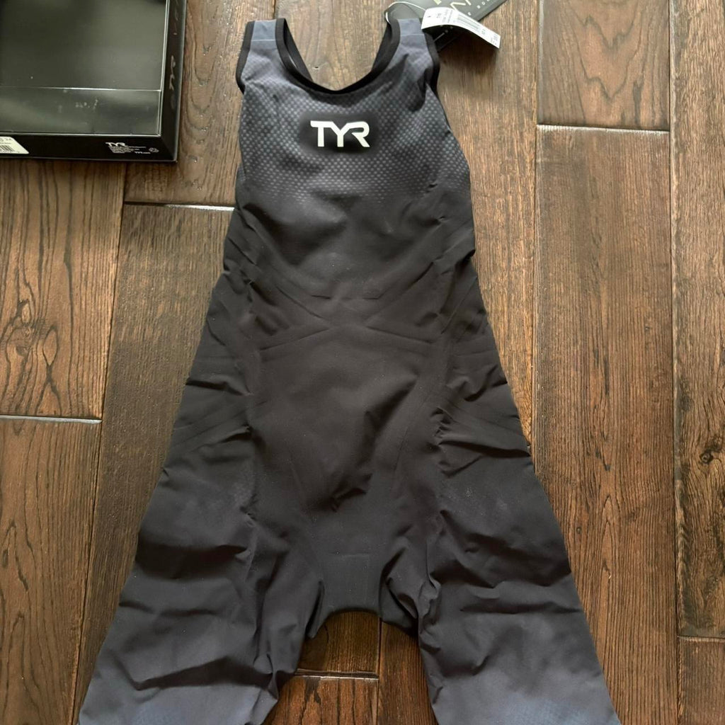 New Women's TYR Venzo Closed Back 24