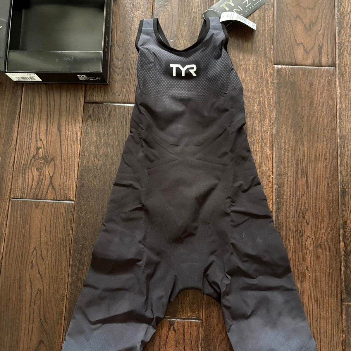 New Women's TYR Venzo Closed Back 24